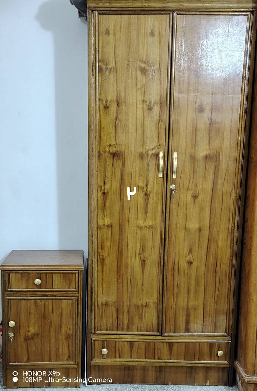 غرفة اخشاب للبيع سعرها ٨٥٠وبيهة مجال للتواصل واتساب *********** ام الملحق ٦ابواب
