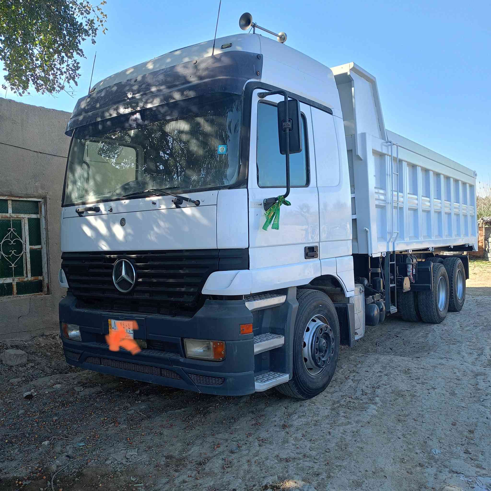 السلام عليكم اكتروس شمعه موديل 2002 رقم ديالى باسمي الشاصي 25 والمكينه 43 بدي جديد تفصال يم صباح  ما محمل بيه ولا درب السيارة مكفوله كفاله عامه حداديه جديده الرقم***********
