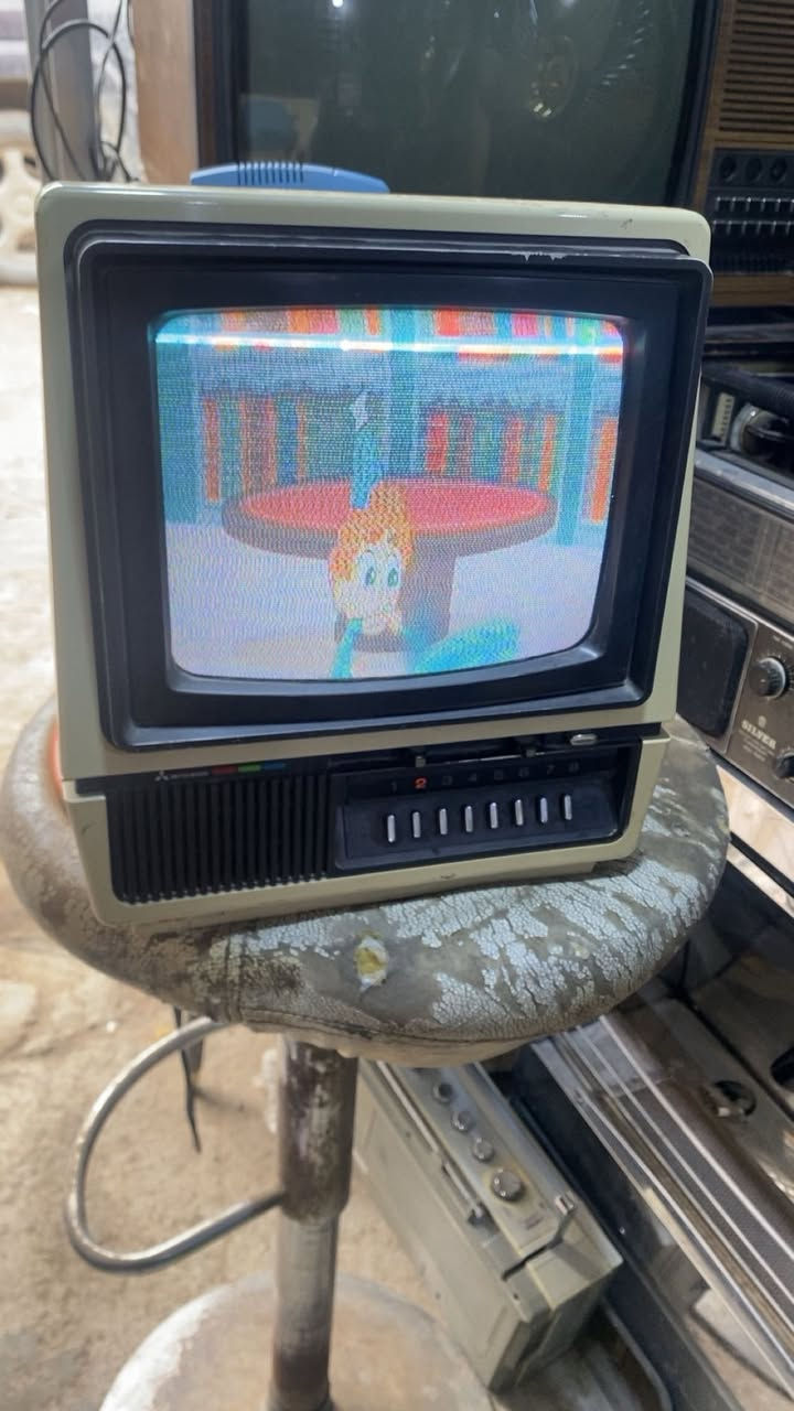 تلفزيوناتنا خشب قديمة للبيع ***********
