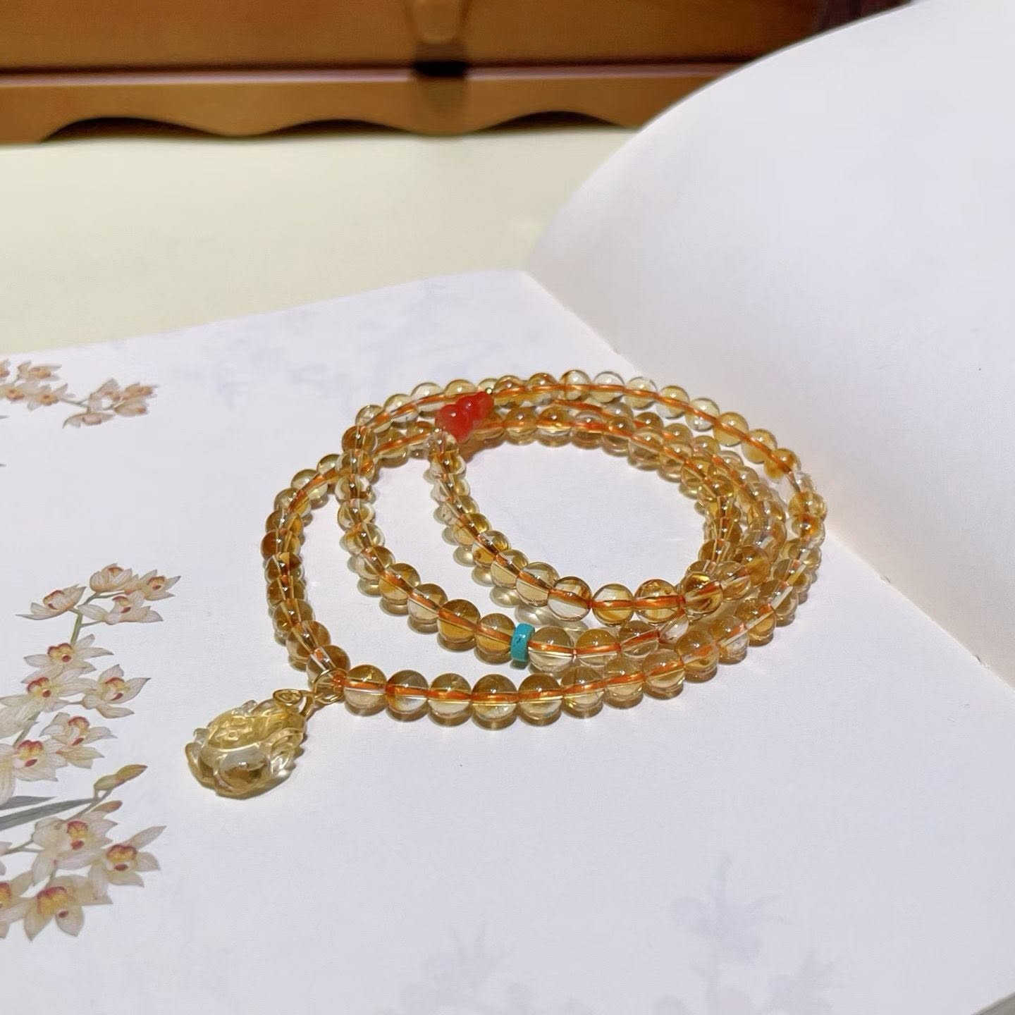 Natural Citrine Triple-Wrap Bracelet

I recently acquired this Citrine piece, and I wholeheartedly recommend it to anyone looking to enhance their personal aura while embracing the symbolism of attracting wealth! 💛

This triple-wrap Citrine bracelet offers a beautiful sense of depth and layering. When worn around the wrist, it strikes the perfect balance—elegant without being ostentatious—and beautifully highlights the skin tone. It makes for a superb accessory, whether for everyday wear or in a professional workplace setting.

It is paired with a Nine-Tailed Fox pendant, a symbol of wisdom and allure. The fox's tail features intricate carvings that shimmer and dance with light under the sun, instantly amplifying the piece's energetic presence to the max.

Citrine itself corresponds to the Solar Plexus chakra, fostering self-confidence and radiating a positive energetic field; the Nine-Tailed Fox further amplifies this effect, offering a dual layer of protection and blessing for both your social connections and financial prosperity.

無論是戴一套還是分開搭配，都高級又有寓意。送給朋友當禮物也很適合～

If you would like this subtle beauty to become your daily companion, write to me 
📩WhatsApp：8613308361107

Don't wait, because a bracelet like this will probably never appear again


**إذا كنت صاحب هذا الإعلان وتريد حذفه لأي سبب، رجاءا أرسل رسالة إلى الدعم الفني**
