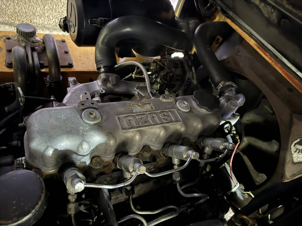 السلام عليكم موديل ٢٠١٣ تخم تاير جديد مكان الرافعة بغداد مجمع المشن *********** وات ساب موجود
