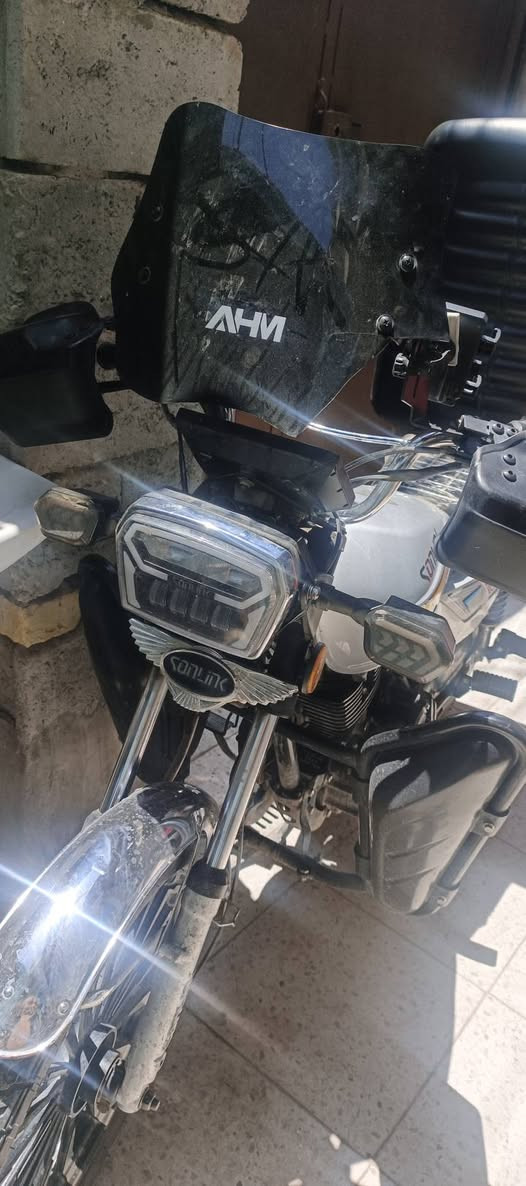 دراجه سونك مكينه 200 cc
دراجه برغي ما مفتوح بيهه
سلف وهندر وبصمه
كهربايات كله شغال
من كيلو متر من اشاير
سعرهه ب650 أو بيهه مجال بسيط
أي استفسار رقم   ***********
