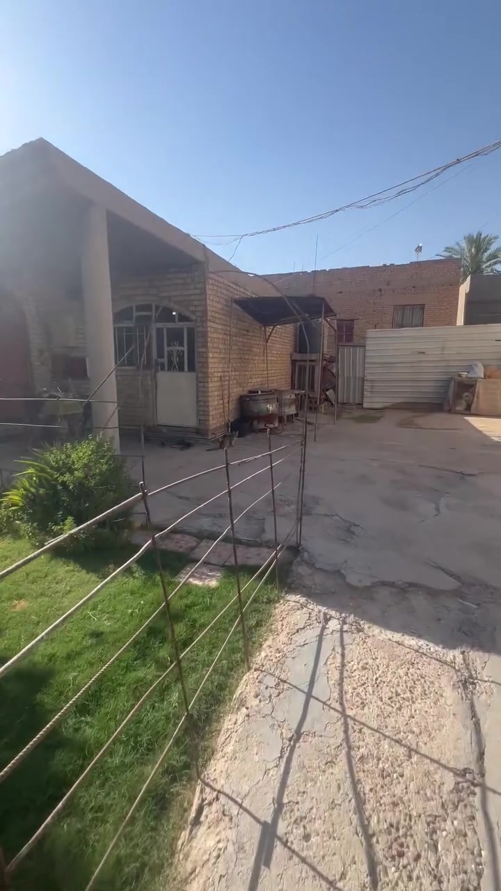 سلام عليكم
قطعه ارض للبيع المساحه 375 متر 
الواجه 15 *25 نزال 
تحوي على دار  بمساحه بناء 178 متر طابق واحد البناء مكتمل فقط يحتاج ترميم 
الموقع ابو غريب خرنابات الجديدة قرب مدرسة نجد وجامع الديان 
للاستفسار الاتصال  على الرقم 
*********** واتساب
