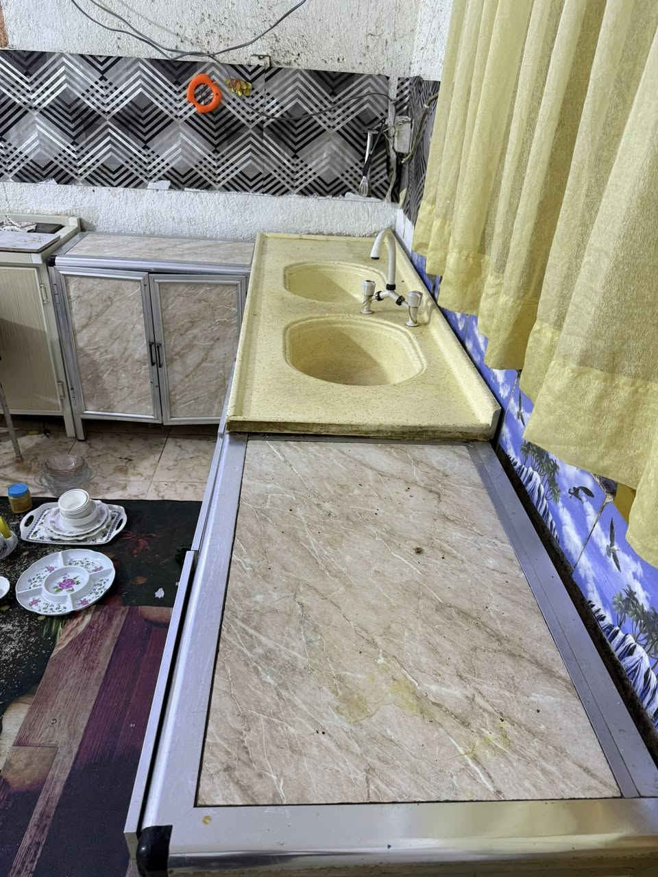 كاونتر نظيف مابيه شي ولا بيه كسر وياه حوضين مرمر اصلي كاونتر ارضي وياه ملحق اثنين يتعلكن سعره ٣٢٥ بيه مجال للشراي تواصل واتساب ***********
