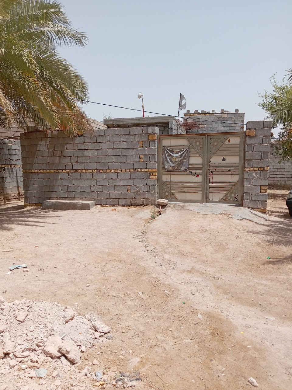 السلام عليكم بيت للبيع المساحه 200 غرفتين وصالة ومطبخ وصحيات استقبال ماكامل صب كونكريت العنوان الكوفه البراكيه ***********
