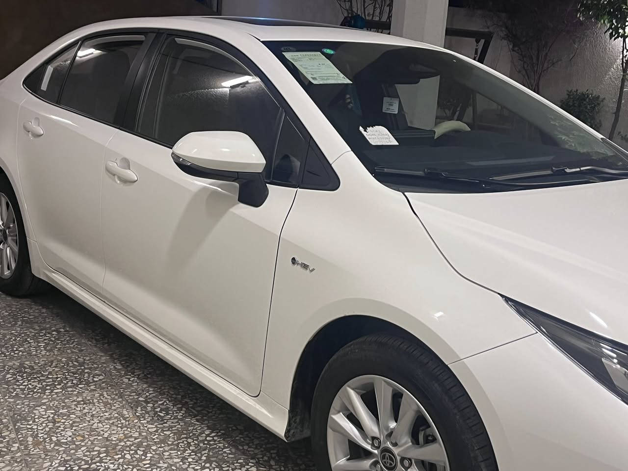 سلام عليكم للبيع كورلا موديل 25 هايبرد ماشيه ٢٠٠٠ يعني زيرو مكفوله سعر السياره ٢٤ و٣٠٠ وبيها مجال مكان السياره حي جامعه 
للتواصل ***********
