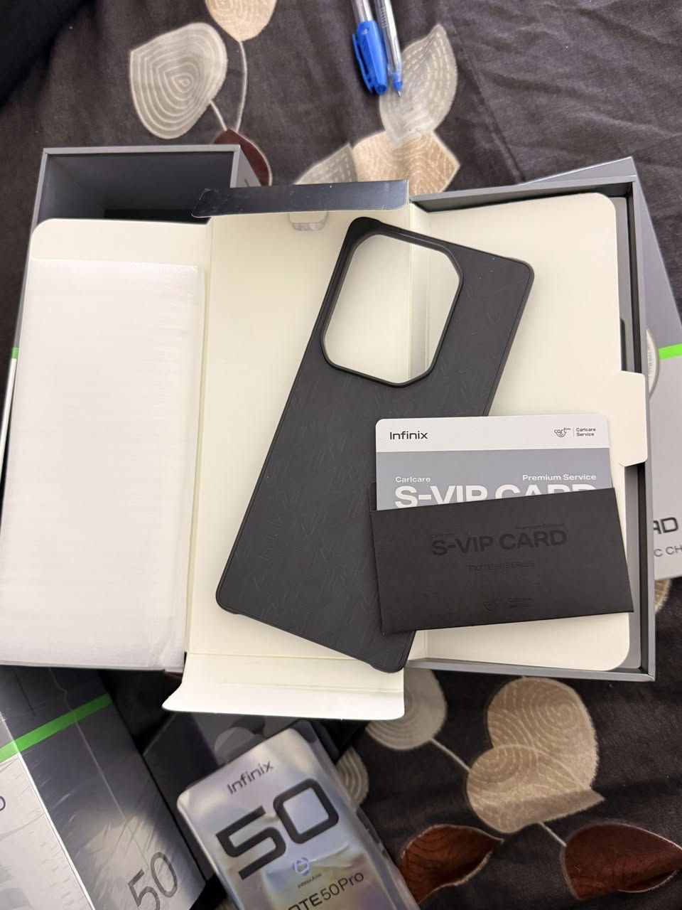 سلام عليكم 
انفنكس نوت 50برو للبيع ذاكره 256 العشوائية 24مو 12
بيه طخه بالشاصي موضحه بالصوره جهاز نضيف حيل كامل ملحقات الشحن لاسلكلي ممفتوح أصلا والكفر الاصلي مالته ممستخدم شاحنه وغراضه كله ويا 
مكاني بغداد امين ثانيه 
رقمي ***********
سعر 225 بي مجال بسيط الي ميعجبه السعر لايضل يعلق تعليقات مثله تعبانه  ❤️❤️
