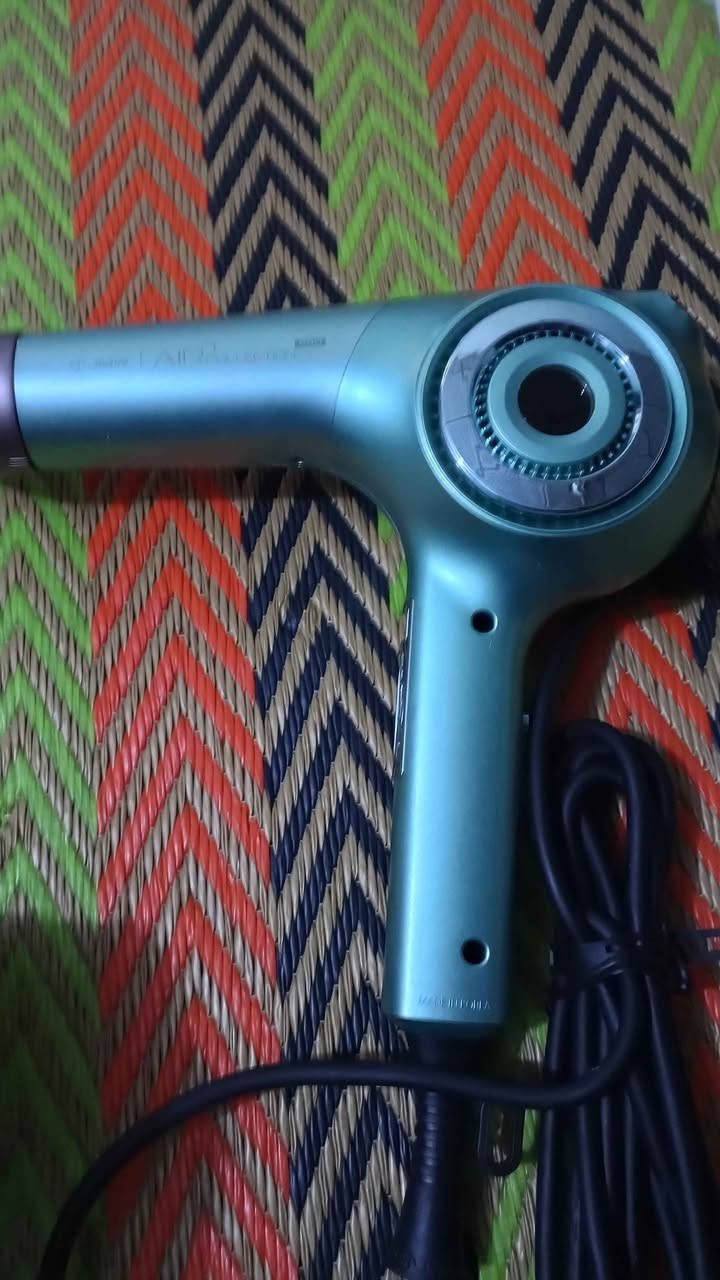 شسورين عدد 2 مع ساعة نسائيه جابوهم لصديقي من الخارج غير نظافة 100/100 واحد منهم لمس غير مستخدمات. سعر الشسوارين والساعة 75 الف وبي مجال واسع بلسعر المهم أن بلشراء رجاآ العنوان البصرة القبله اعتذر ماعندي توصيل خدمه لأي مكان العنوان البصرة القبله ملاحظه انا مجرد مكلف بلنشر متواجد واتساب ***********  مع جزيل الشكر والتقدير لإدارة الاكروب وربي يحفظ الجميع انشالله البصرة, العراق
