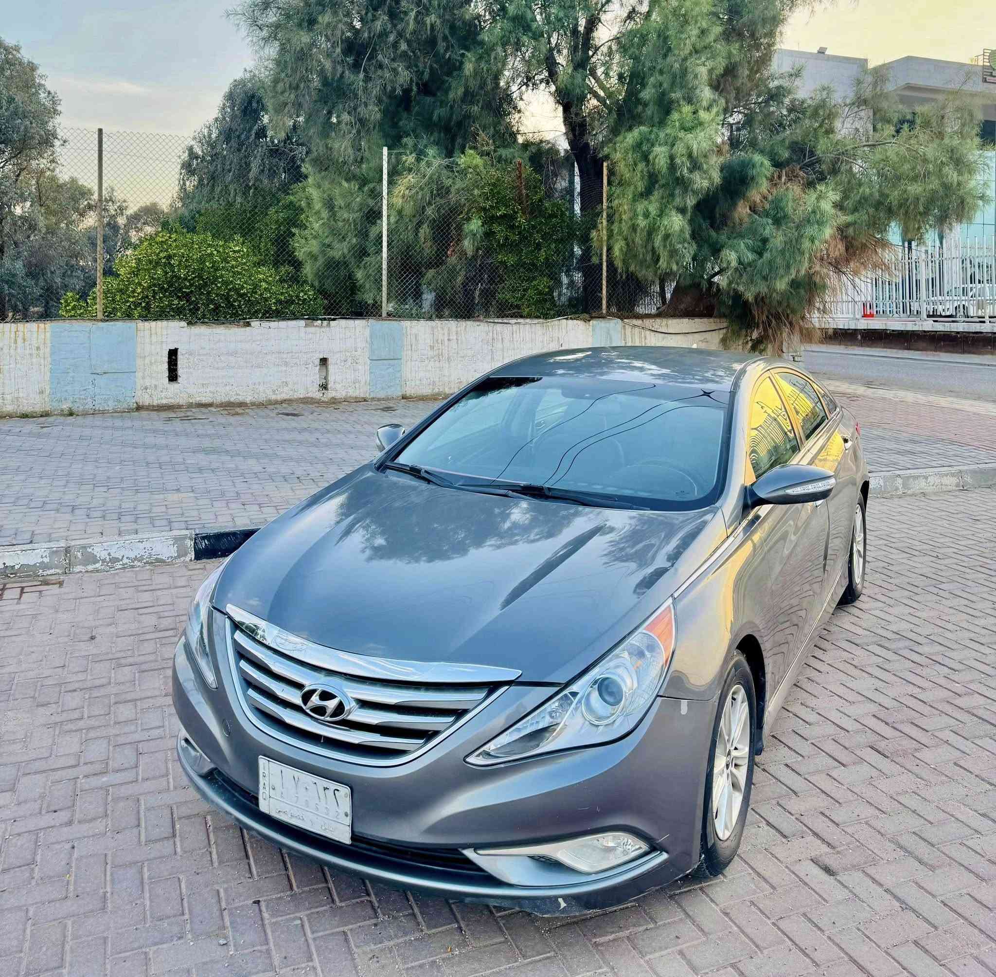 سوناتا موديل2014وارد امريكي حادثها جاملغ الخلفي وباب  وبل عراق بيها قطعتين صبغ بدون حادث كير ومكينه كفاله  تبريد ثلج حداديه جديده تخم تاير جديد ماشيه 90 موصفاتها كشنات كهربائيه تدفىه تبريد بل كشنات شاشه لمس بلادي 4انضمه قياده اشاير بل مري  كامره دواره بلادي السياره مانقصها اي شي  السعر 98وبيها مجال ***********مكان سياره كربلاء مركز مدينه
