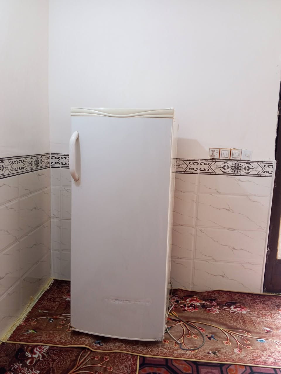 ثلاجه للبيع شغاله وتجمد السعر 75الف
طويريج ***********
