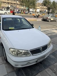 نيسان سني ياباني موديل 2008 ماشيه 173 الف رقم الماني  بيها رصعه بالصند...