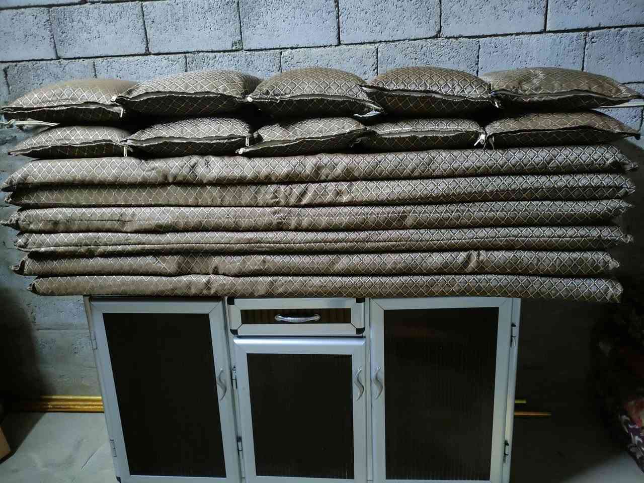 بعد التحيه.  دوشك اصلي مترين ب،180 ب 55. ديوان ب 85. جدد. ***********
