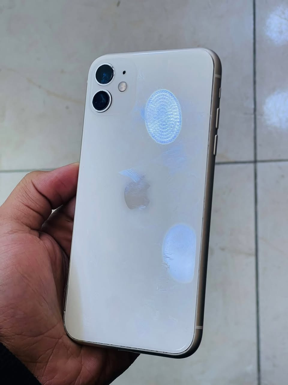 عليكم 11عادي 2للبيع 
الاول 11عادي اللون الأبيض 
جهاز شرق اوسط 
ذاكره 128 
بطاريه 74 بلاد ماتصرف 
نضافه عاليه جهاز مستبدل فقط شاشه اصليه فيس إيدي متوقف الباقي كله شغال ✅كامرات✅ اتصال✅ وآي فأي✅ فرمته✅ جهاز كامل مكمل سعره 190 وبي مجال للطيبين 
…………
الثاني ايفون اكس إس ماكس الجهاز علا وضع الشركه 
ذاكره 256 
بطاريه 59 بلاديه صرف طبيعي
الجهاز نموذج m
شاشه 3 خيارات
بصمه✅نت✅اتصال✅كامرات كزاز✅صوت✅دكم
الجهاز اي خلل مابي سعر 200 بي مجال مكاني بغداد مدينت الصدر ماعدي توصيل *********** ولااحجزه لي وباجر اجيك شراي راسلني واتساب ادزلك الموقع وتعال
