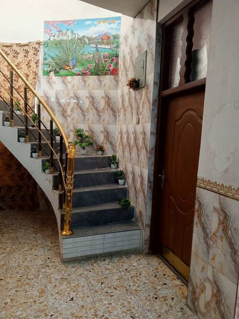 السلام عليكم دار للبيع مساحه 275 مطبخ استقبال حديقه
صحيات  خارجي و داخلي /كهرباء جاهزه مجاري خدمات جاهز /زراعي /كوت+المكان شارع الجوادين بيت/جاهز-
وهاذ رقم/+***********+*********** السعر اتصال
