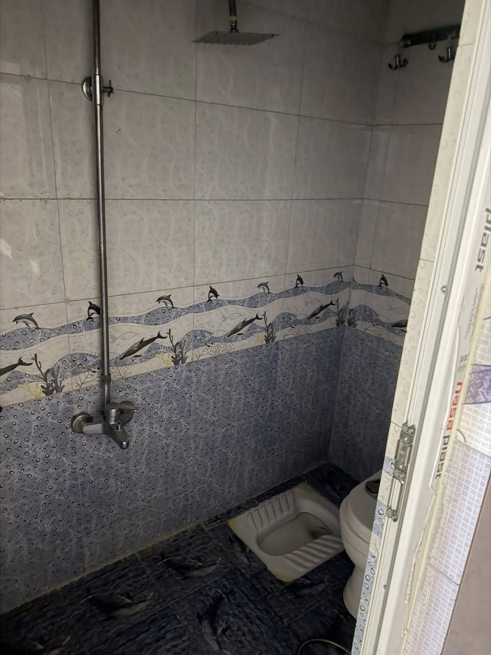 مشتمل للاجار الشعب شارع الصحه السعر ٤٠٠ الف قفل 

استقبال وخدمات مع غرفه نوم الطابق الارضي 

الطابق الثاني غرفتين نوم المساحه ٦٠ متر نضيف جداً

معروض بمكتب الكناني ***********
