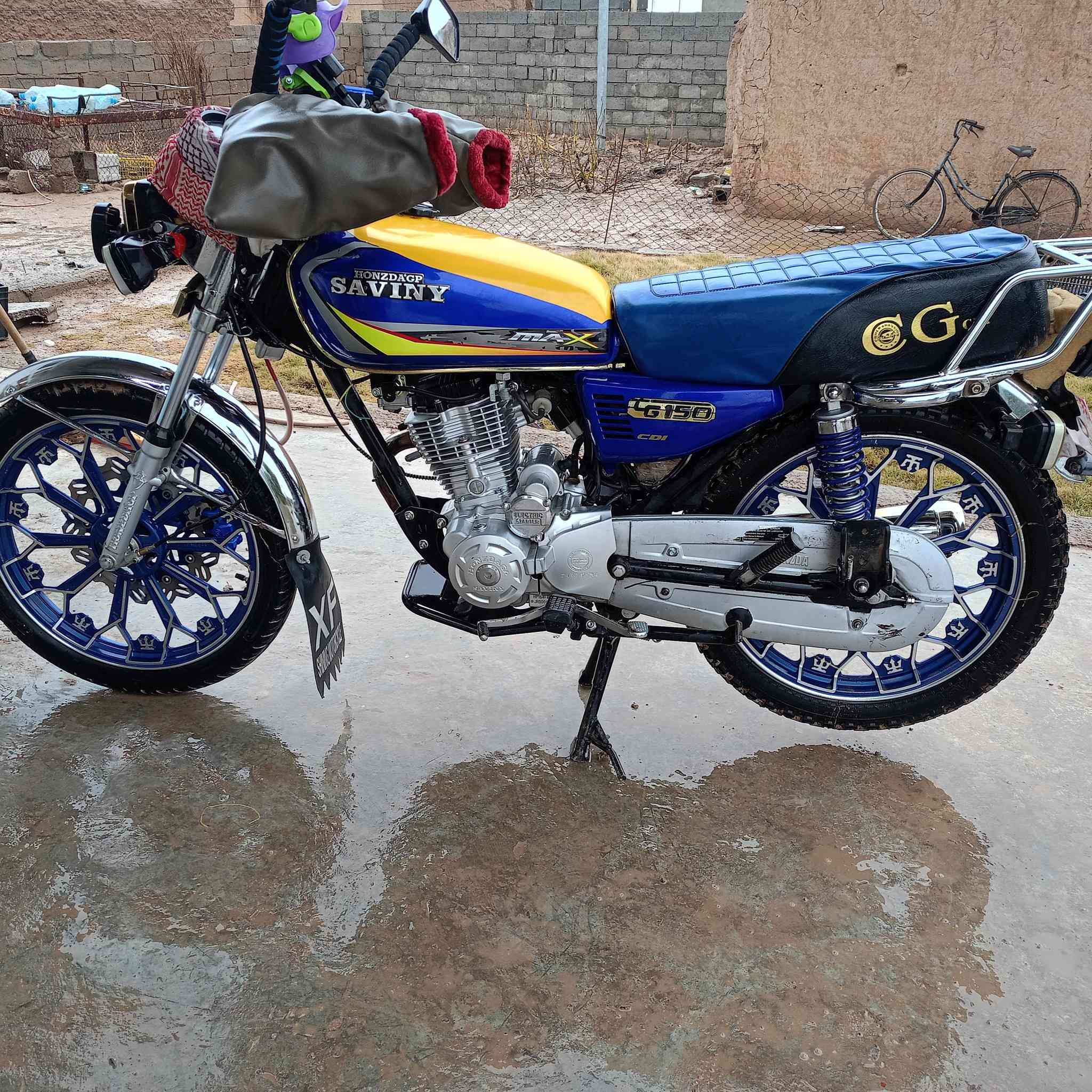 السلام عليكم دراجه سافين موديل 24 محرك  شرط ما مفتوح كله شغال  الشراي يجي خاص وهله بي،،  للاستفسار اتصل:( ***********)
