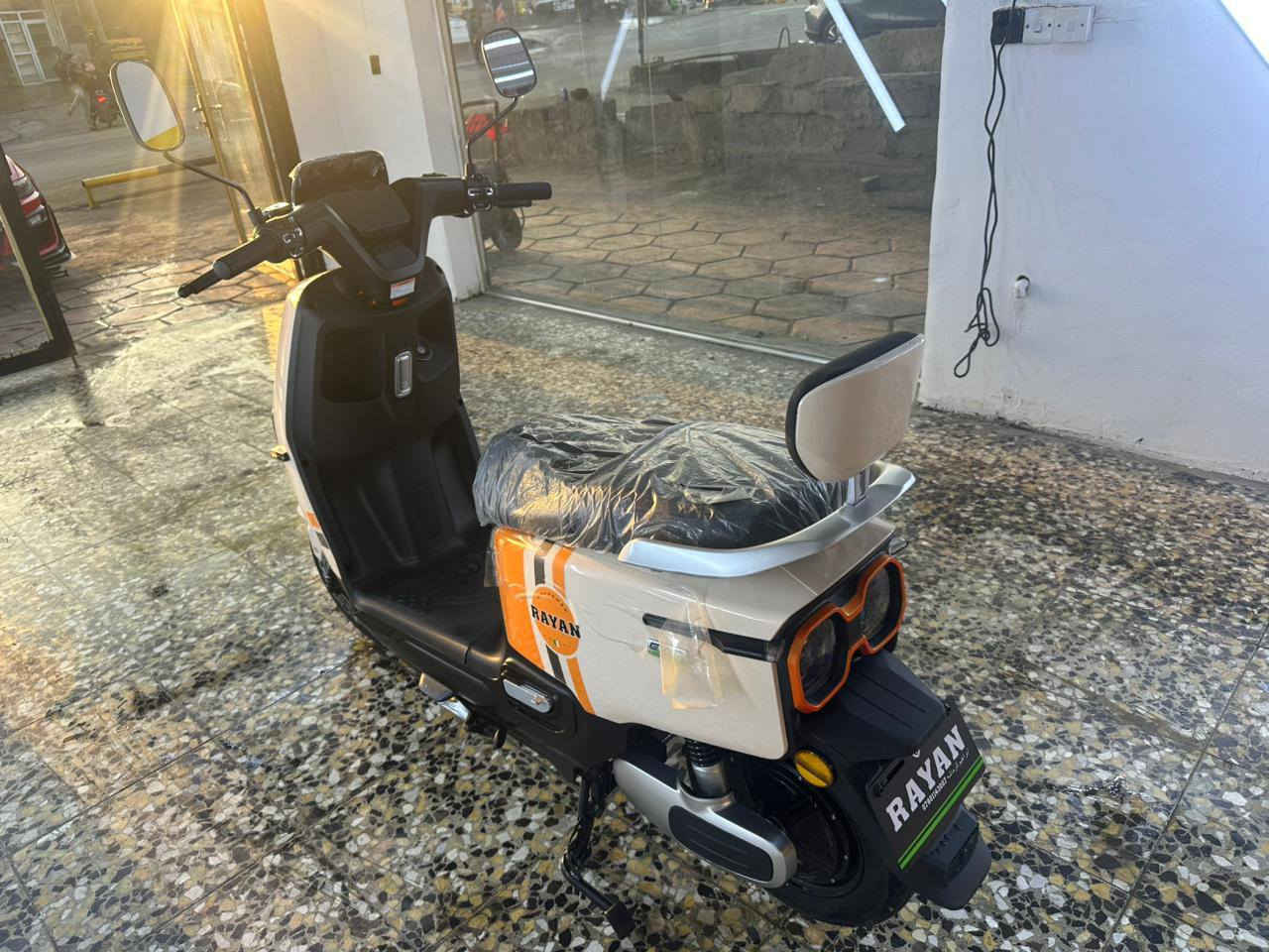 للبيع دراجه جديده شهر من نازله سعهرها 850 وبيها مجال قليل عنوان بغداد حي القاهره رقم صاحب دراجه ***********
