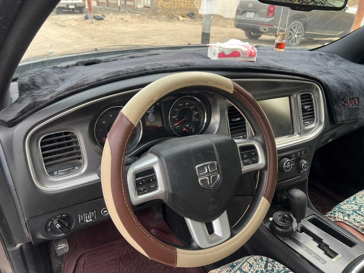 جارجر ١٤مكفوله من الكص سياره جديده طخم تاير حداديه كله جديد السعر٦٠ ادوات
***********
