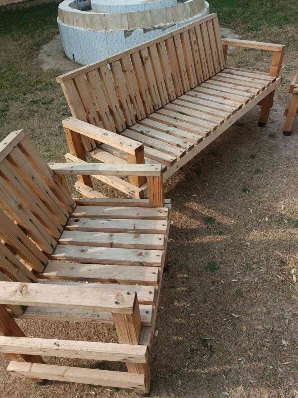 السلام عليكم
السلام عليكم 
قنفات تزكام شغل مضبوط 
يحتاجن فقط صبغ 
الجدد 2 قنفات و 2 كراسي السعر 150 
القديمات قنفة و 2 كراسي السعر 100 
مكاني كوت 
للاستفسار 
***********
