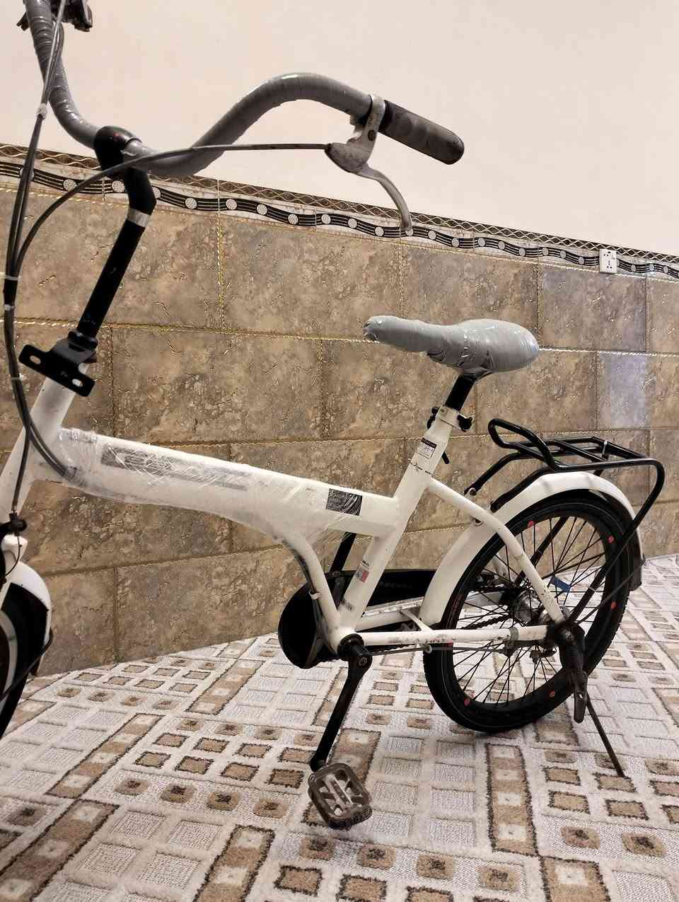 السلام عليكم بايسكل تكسي حجم 24 گير وعگرب وحساس ياباني اصلي السعر 70 وبي مجال بغداد المشتل رقم الهاتف ***********
