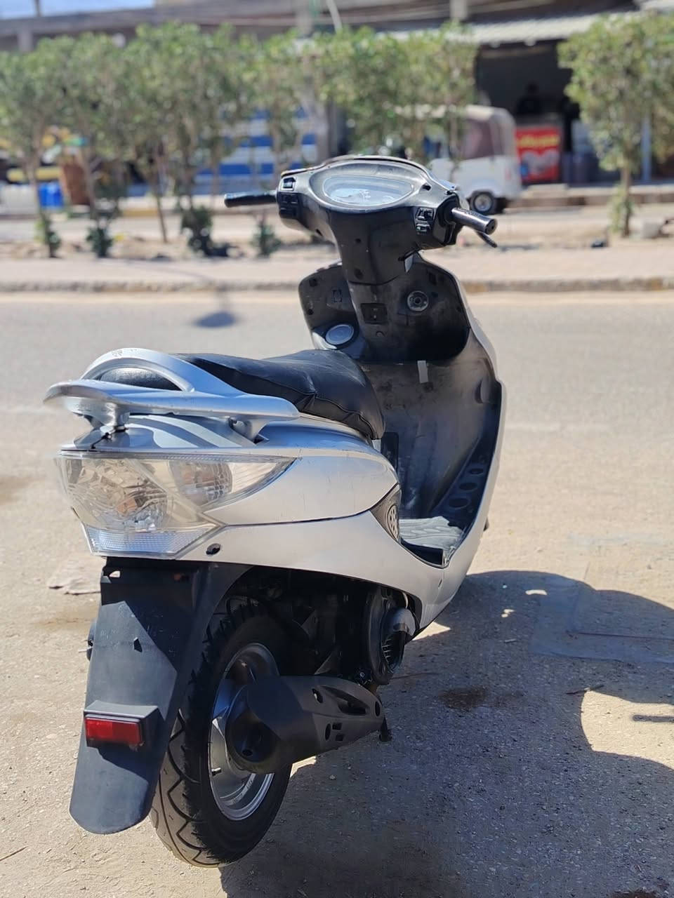 سلام عليكم دراجه لبيع رقم لتصال *********** ب450بيه مجال  كامكو في تو موديل 13  دراجه مفتوحه صوتهه ناعمم شلعه معدل فول بك لايت كرستال جنطه ام جك كهربيات كلشي شغال لايت زنون
