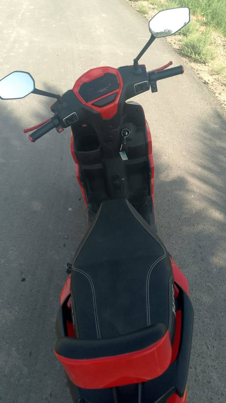 السلام عليكم دراجه شحن للبيع نـوعHIS  دراجه جديده ومناقصها شي اسنخدام قليل  لايتات زنون مثبت سرعه اشاير يمنه يسره دبل اشاره دراجه جديده معنى الكلمه سرعه 80 حقيقيي
السعـر... 700 وبيها مجال للشراي  للاستفسار الاتصال على الرقم او مراسله الصفحه *********** متوفر وأتساب 
 جاملغ امامي بي فطر ومصلح 
العنوان بغداد ابو غريب
