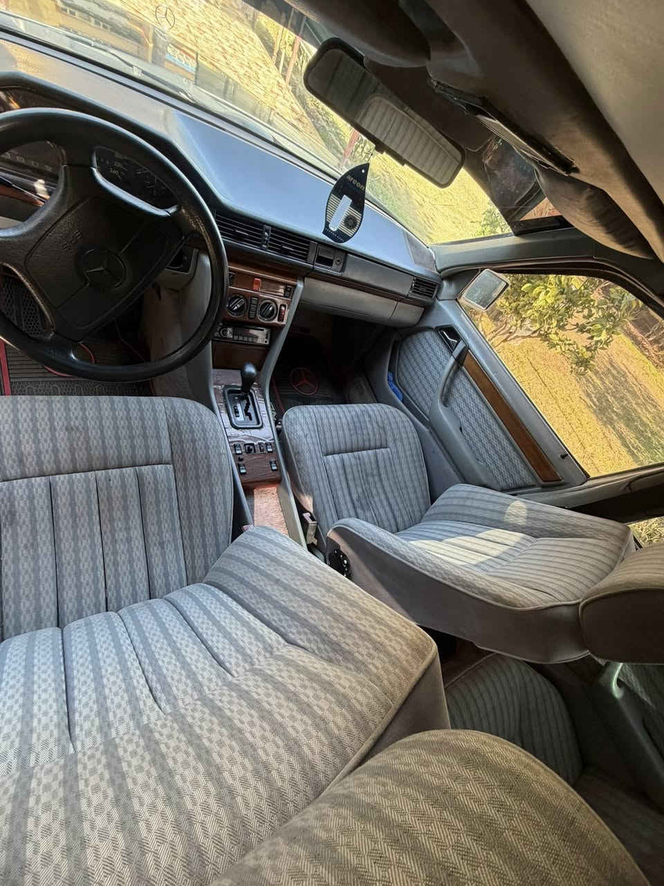 السلام عليكم
مارسدس دب 

موديل 1991

مكينه بلاد عنكبوت 

مصبوغه عام لجماليه 

سنويه باسمي لل29

مكينه كير تبريد كهربائيات 100%

مكان السياره ديالى بعقوبه 

السعر ٦٥بيهة مجال قليل 

***********
