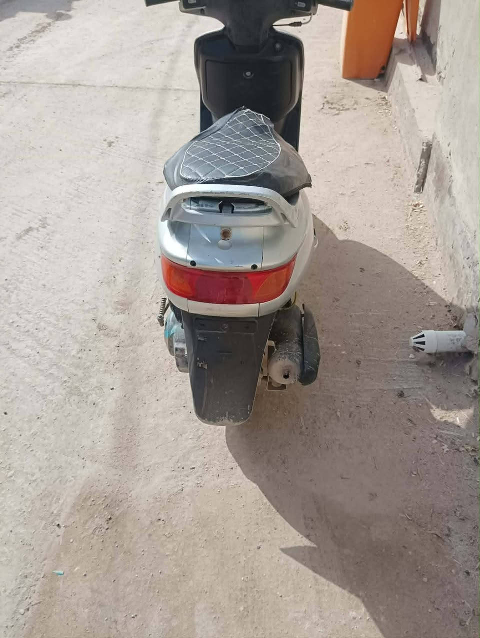 دراجه فراشه نثيه كامله مكمله نكره سلف هندر اي نقص مابيه مامفتوحه تجي وتفحص وشوف بعينك سعر ٥٠٠ وبيها مجال رقمي *********** متواجد هنا هم
