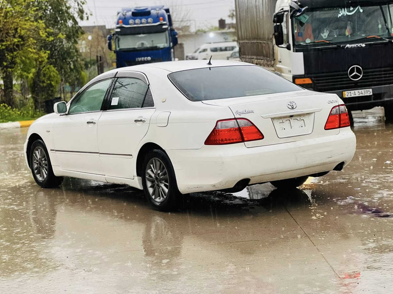 شاهانە 
بڕاوە 
مۆدێل ٢٠٠٧ ساج مەلەكی 
گێڕو مەكینەی گەورەیە ١٨٢
بێ دوكەڵ 
بەصمە ڕەساسی 
سێ دوگمەیە  
پەردەیە 
سوكانی كارەبایی 
ئاوێنە شەفت 
تەقەو ڕەقەی نییە
فۆڕمیگای نەشكاوە  
سەقفی وەك شوشەیە 
دەعو لێدراوی نییە 
كەڤەر گۆڕاوو شەنسی كۆسەرە نییە 
 سیعری ٥٣ گەڵاو مەجال 
شوێن /سەید سادق 
ژ.م/***********
***********
