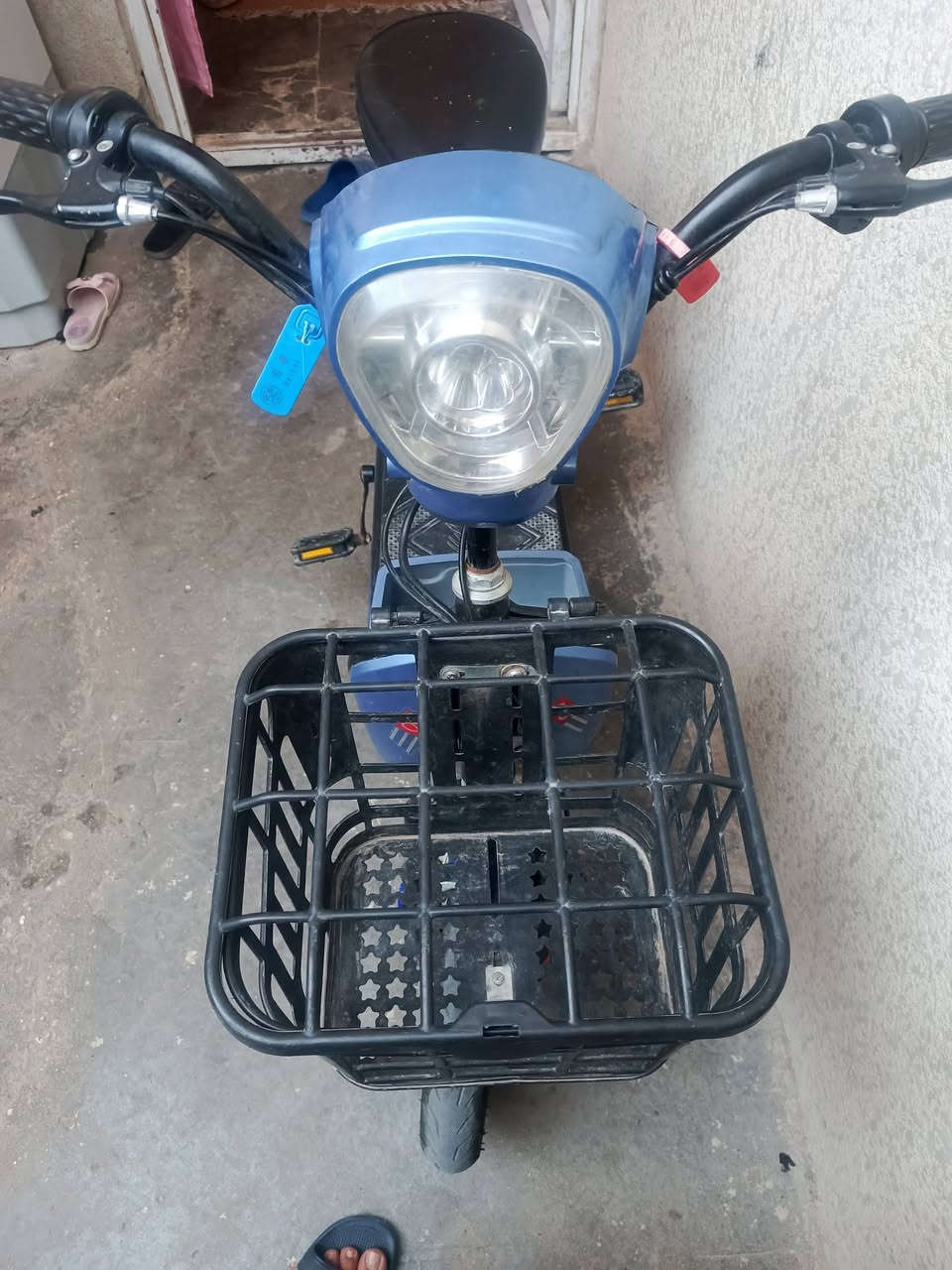 عندي هذا شحن للبيع ما استخدمه بطارياته ضعيفات شغال كلشي ما بي رايده ب ١٢٥ بي مجال بسيط مكاني كربلاء 
***********
