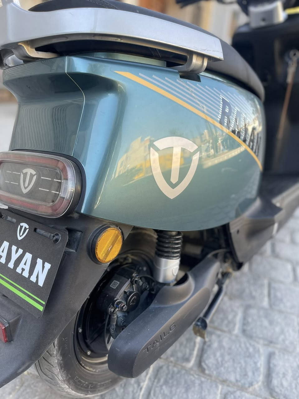 دراجه شحن للبيع نظيفه من شركه الريان 6 بطاريات ملف 2000 عنواني بغداد للتواصل ***********
