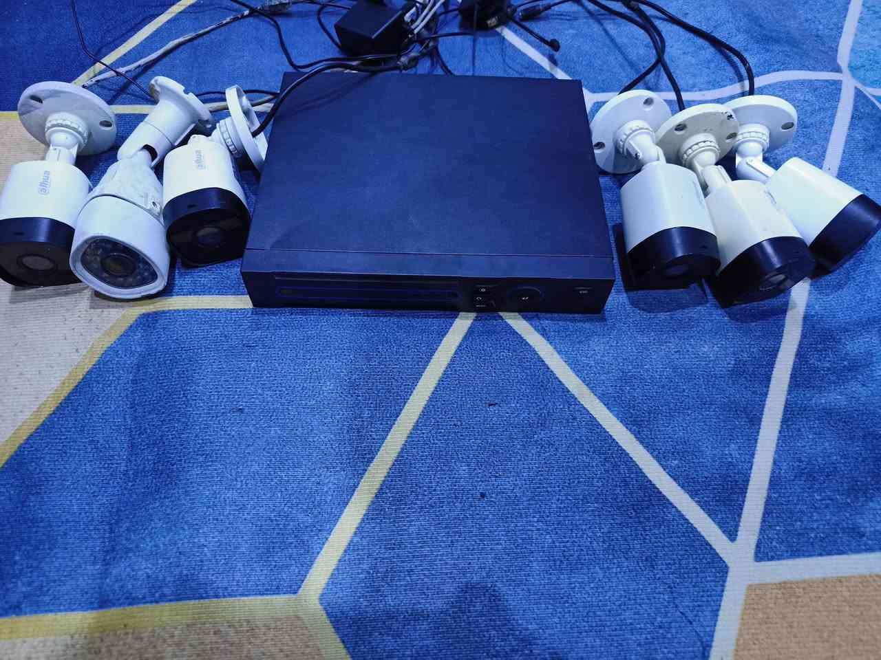 سلام عليكم 
للبيع سستم  
1/جهاز 8ahd  جنل 2 ميكا 
2/هارد 500  
3/كامرات دهواى 3.6
 4/ نهاري عدد 8
6/محولات عدد 2 جهاز او كامرات  
استخدام قليل 
سعر 150الف او بيه مجال 
للاستفسار ***********
مكان بغداد حي عامل 
يوجد توصيل كول المحافظات العراق

