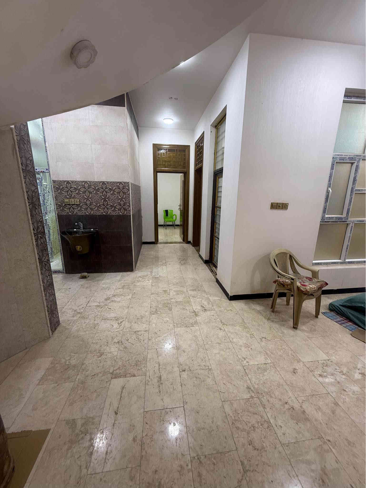 يالله 
السلام عليكم يعلن مكتب الوسام الذهبي عن وجود دار للبيع 
مسحاته 200م
طابو زراعي سند حديث 25
تفاصيل  الدار 
طابق واحد غرفتين استقبال وكيلدور ومطبخ وصحيات داخليه وخارجيه 
بناء حديث درجه أولى 
العنوان حله بابل زوير الغربي 
السعر 215مجال. بسيط 
تفاصيل اكثر مراجعه المكتب او الاتصال على الرقم الموجود في المنشور 
***********
*********** المصيب
