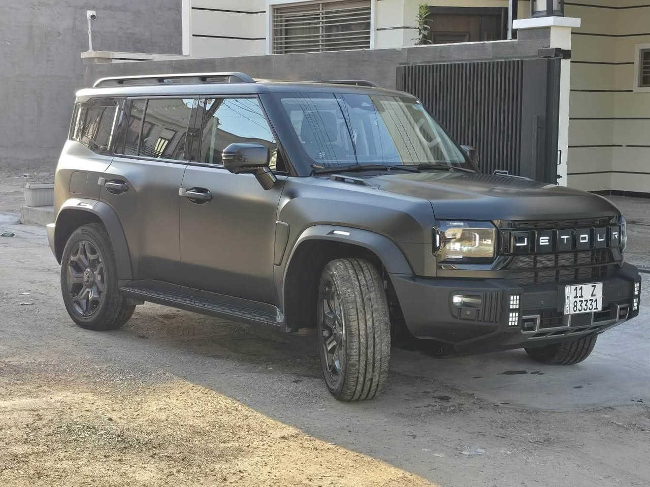 للبيع جيتور T2 بلك (أسود مات الطافي ) هايبرد موديل 2026 (PHEV / i-DM
المحرك والأداء
ضمان مليون كيلو متر السياره
مغلفه bbf استلام شركة ماشيه 1000 
* محرك بنزين تيربو سعة 1.5 لتر (4 سلندر).
* نظام هايبرد قابل للشحن (Plug-in Hybrid).
* محركان كهربائيان.
* القوة الإجمالية: 375 حصان (280 كيلوواط).
* عزم الدوران: 610 نيوتن.متر.
* ناقل حركة 3DHT أوتوماتيكي.
* التسارع من 0 إلى 100 كم/س: 7.5 ثانية.
* بطارية LiFePO₄ بسعة 26.7 كيلوواط ساعة.
    * 129 كم (CLTC).
    * حوالي 100 كم (WLTC)، وهو
* تدعم الشحن الخارجي لأنها سيارة PHEV.  
الأبعاد.
التجهيزات

* شاشة وسطية كبيرة 15.6 بوصة.
* شاشة عدادات رقمية.
* كاميرا 360° مع ميزة الرؤية
* مثبت سرعة متكيف (ACC).
* المحافظة على المسار.
* تحذير التصادم والكبح التلقائي.
* فتحة سقف بانورامية.
* شحن لاسلكي للهاتف.
* مقاعد كهربائية مع التهوية
* 6 وسائد هوائية.
* نظام الثبات الإلكتروني.
* مراقبة النقطة العمياء.
* تحذير مغادرة المسار.
* المساعدة في البقاء داخل المسار.
* الكبح التلقائي في حالات الطوارئ.
لاستفسار ***********
مرقمه كامله ورقم مميز بيه
