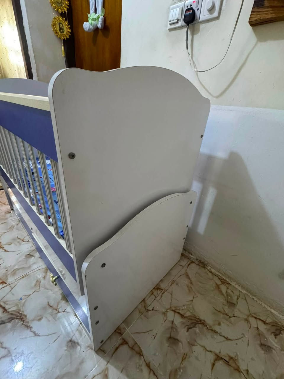 جربايه للبيع جديده مال اطفال هزازه طولها متر 20 مع المندر هديه عنواني كوت *********** السعر 60 وبيها مجال بسيط
