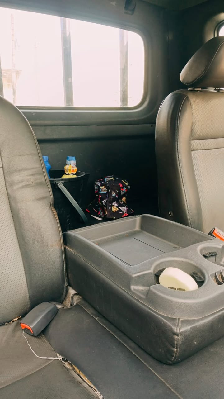 سلام عليكم شباب سيارة كية حمل لون ازرق رقمهة ناصرية سيارة مصبوغة اثر جراد مكينة مسكر لعنوان بغداد لمعامل ***********
