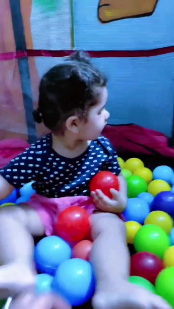 فوائد الكرات للأطفال:
تقوية عضلات اليد والأصابع 🤲
تحسين التآزر بين العين واليد 👀✋
تفريغ الطاقة الزائدة وتقليل التوتر
تنشيط الإحساس واللمس (التكامل الحسي)
تشجيع الطفل على الحركة والزحف والمشي
زيادة التركيز والانتباه أثناء اللعب
تنمية التواصل والتفاعل مع المدرب أو الأهل
❤❤
#التكامل_الحسى
#التكامل_الحسي_الحركي
#مؤسس_التكامل_الحسى_فى_العراق
#التأهيل_الوظيفى_لعضلات_أعضاء_النطق
#قصص_النجاح
#التوحد
#شباب_التوحد
#تدريبات_السباحة
#مراهقى_التوحد
#واتساب_***********
