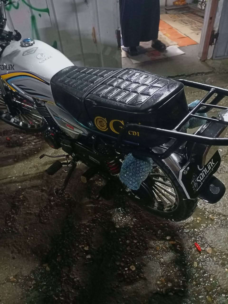 دراجه سونك سيبي ايف محرك 200 زيرو صارله شهر نازل عل شارع مليون 75 بيها مجال


**إذا كنت صاحب هذا الإعلان وتريد حذفه لأي سبب، رجاءا أرسل رسالة إلى الدعم الفني**