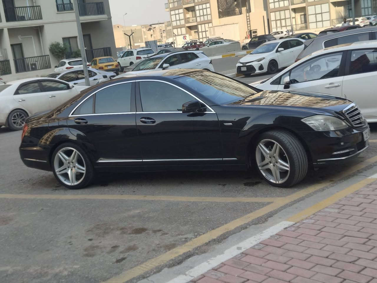 مرسيدس أس كلاس
Mercedes_Benz  S 350  V6.g)  

للبيع 

تفاصيلها ومواصفاتها :⬇️

_موديل ⬅️2009 أصل♦️)

_اللون  🎬 اسود ملكي 
صبغ فقط جاملغ امامي 

_سعة محرك ⬅️  6 سلندر 

_رقم اربيل بأسمي مداور ثاني يوم

_المقاعد🚘 الأمامي 
 ( كهربائي  -خزن - تبريد - تدفئه - و جلد )

اناره محيطيه 

بصمه دخول ذكي 
_
نايت فجن
فتحه سلايت

_ستيرن ⬅️ تحكم كامل - كهربائي- تحديد سرعة 

_ بردات جانبية وخلفية كهربائي 5 بردات 

_أبواب شفط+ صندوق شفط + مرايات شفط

_ ويل كب 20 amg 

_تخم تاير جديد

_ جوبلسات تصعد وتنزل السياره

_ سايد بريك كهربائي  (دكمة)

_كير سبورت في الستيرن(يمين ويسار) شفتات

_ لايت زنون داينمك عدسه.   
بغداد حي الجهاد مجمع السلام 

***********

