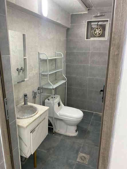 🔥 بيت 120م للايجار  ( للعوائل فقط ) 🔥

📍 المنصور / حي العربي / خلف الخاصكي 

🔹يحتوي على [ صالة - مطبخ مجهز بكاونتر - 3 غرف نوم واحدة ارضية - صحيات ثنين - مَنور خلف البيت ]

🔸سعر الايجار مليون ونص وبيه مجال مقدم 3 اشهر  

للأستفسار واتساب او الاتصال  ***********
