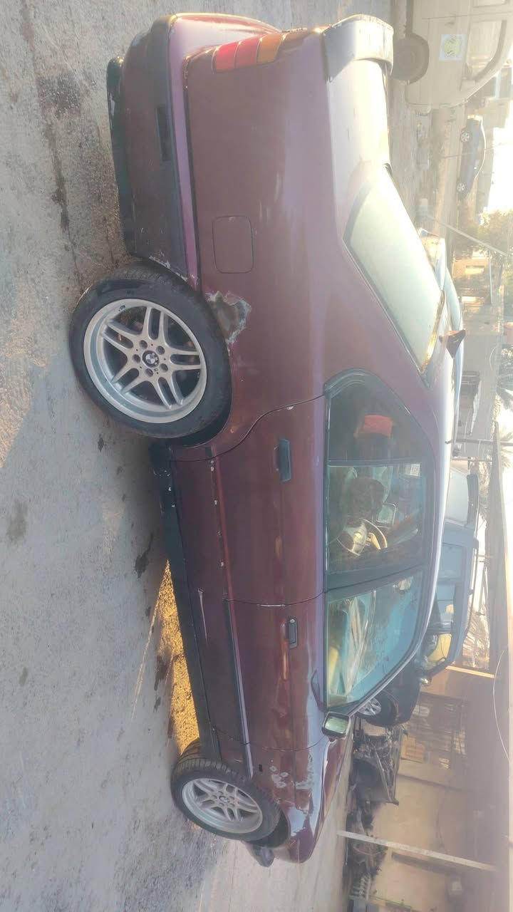 السلام عليكم بي ام موديل 94 رقم انبار بسمي 540 اصل كير محرك جاهزه نقص صبغ بس ***********  السعر 60 وبيهاا مجال
