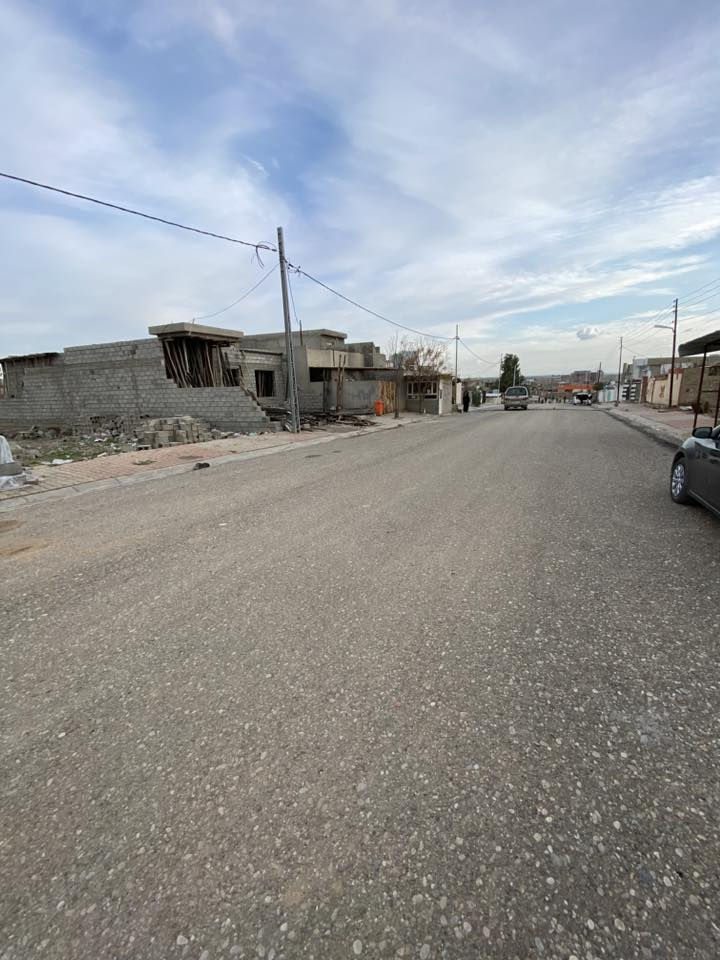 قطعة ارض للبيع…
مساحة 250م خدمات كامل موقعها خلف المحكمة مقابيل بيت ابو راشد والقطعة زراعي للاستفسار هاذا رقم تلفوني ***********
