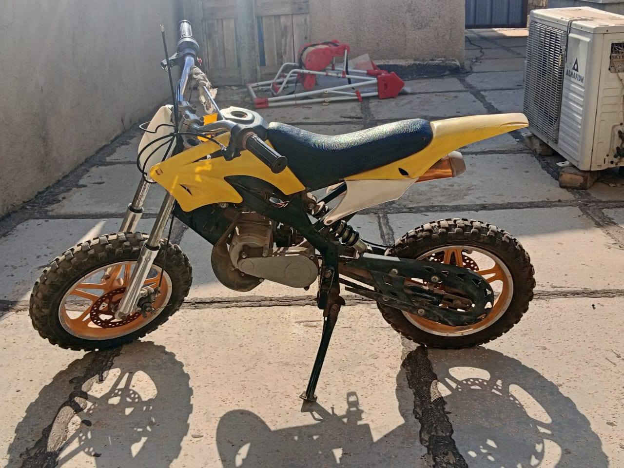 السلام عليكم حبايب كلبي هاي دراجه قفاز زغيره بانزين سلف شغاله الدراجه بلكارتون المكان بغداد السعر 5 اواق التواصل مع الرقم ***********
