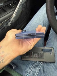 Z fold 6 للبيع جديد شخط مبي بس كارتونتة ماكو وتجي تاخذة من باب بيتنا ب...