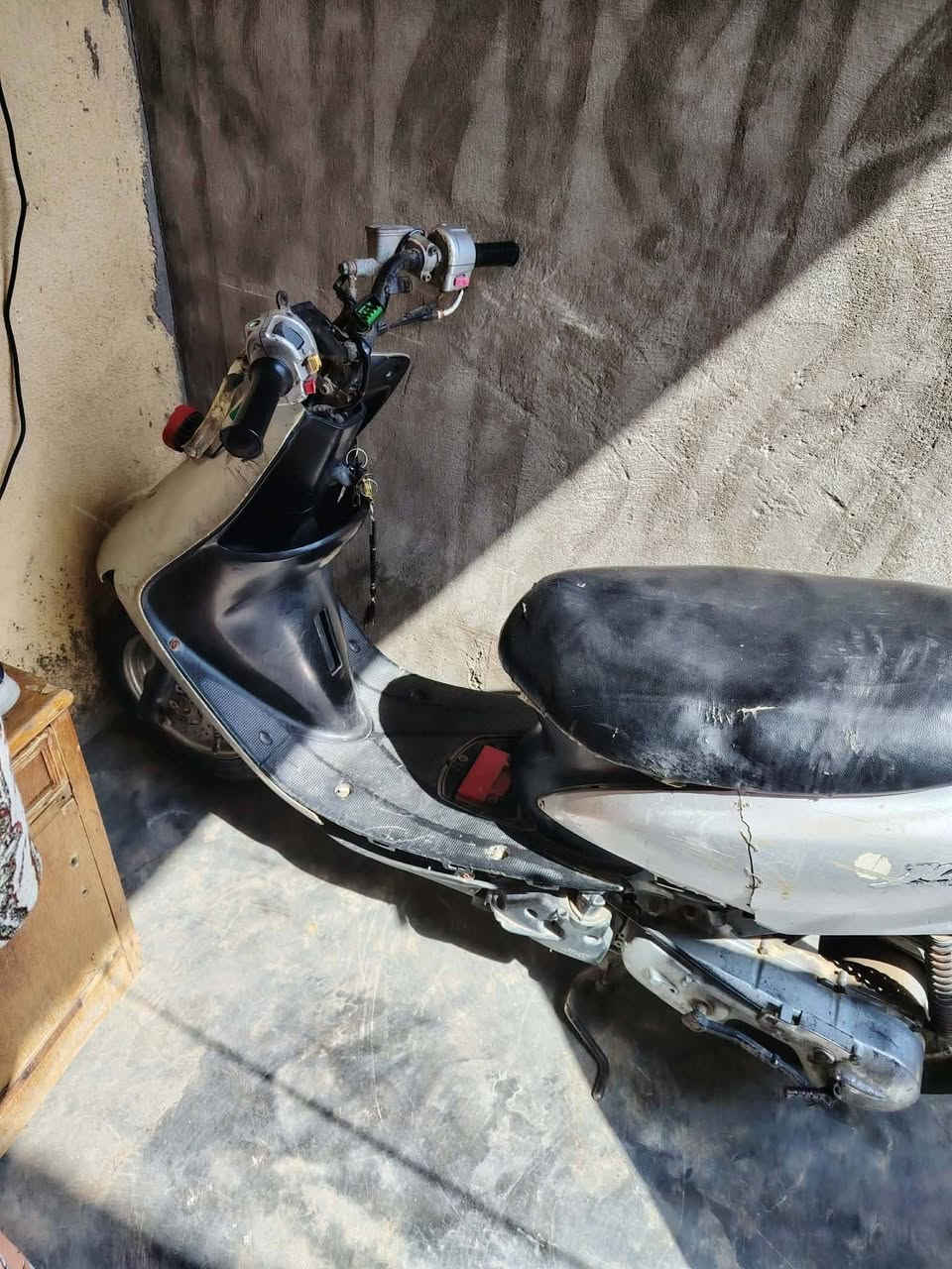 موطور زنبور للبيع ياباني نضيفه شغاله مكينه ناعمه السعر 100 بي مجال مكاني ديالى بلدروز رقم ***********
