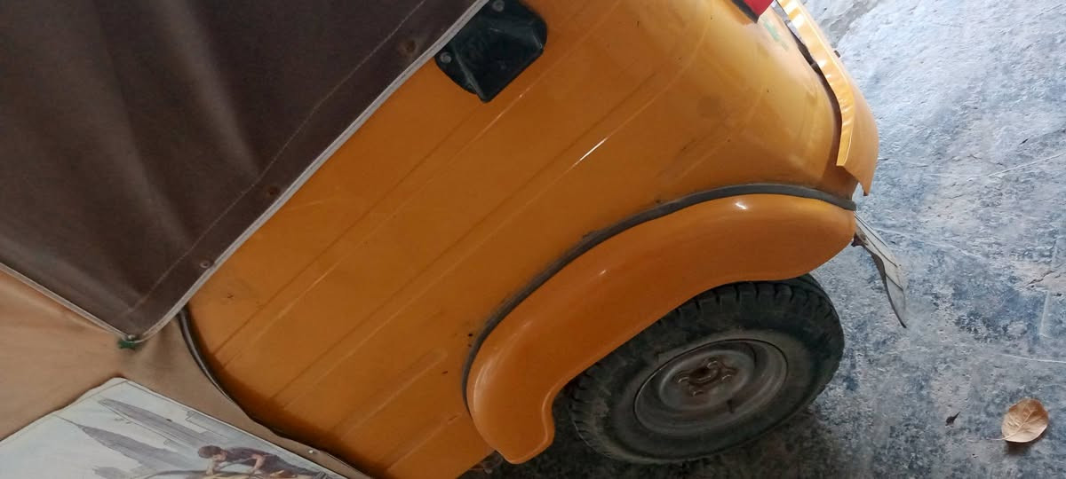 سلام عليكم  تكتك البيع موديل 18 مكان بغداد الغزالية رقم *********** السعر  خمسه ونص
