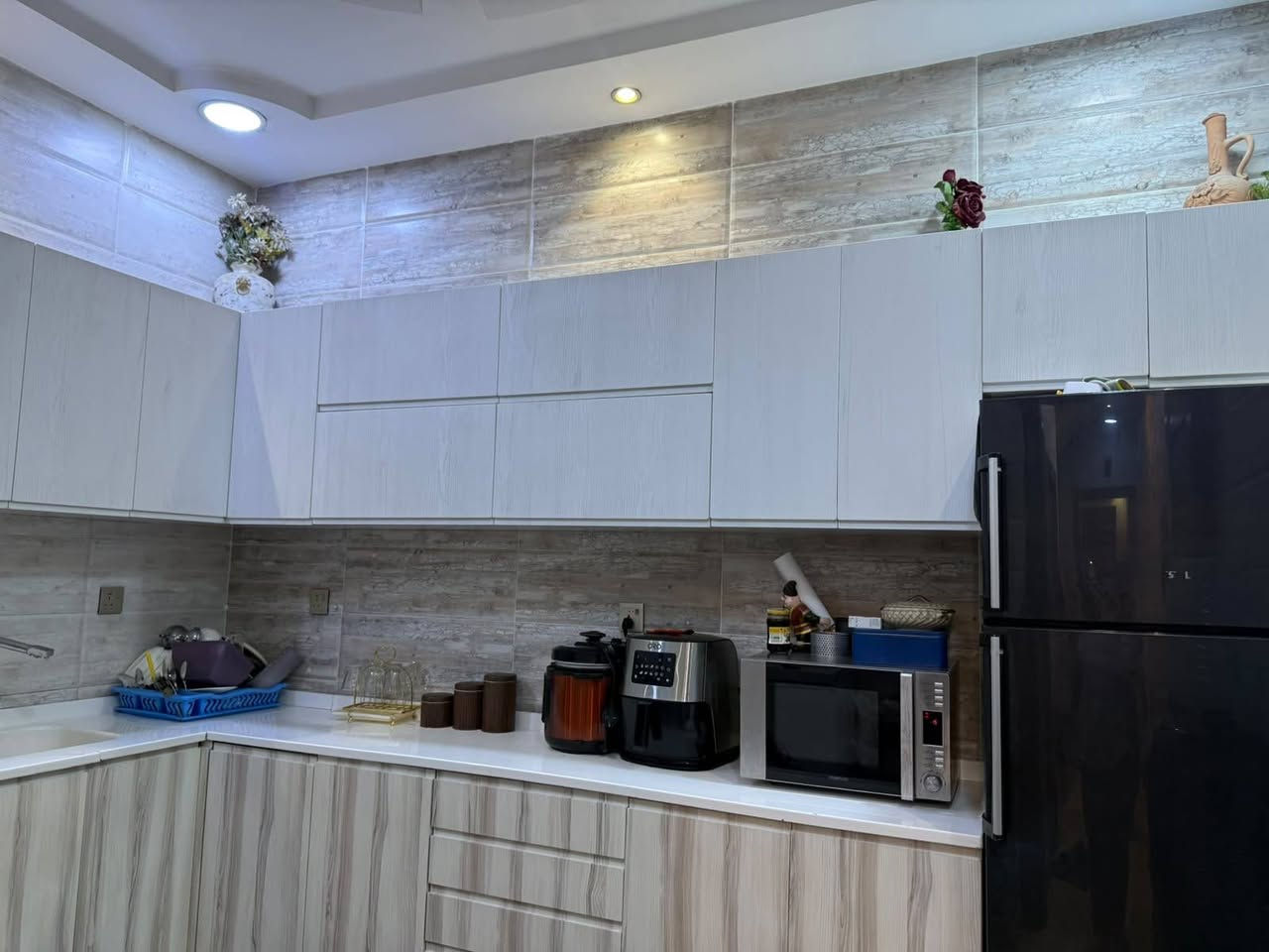 الكاونتر hdf داخل وخارج اخو الجديد نظيف جدا 
رايدي سعر مناسب جدا بي ضرر بالمرمره الباقي اخو الجديد 
سعر ٦٥٠
مكان اليرموك 
 والقياس ٥ امتار مستعجلين على بيعته اليوم لازم واحد يجي يشيله 
***********

