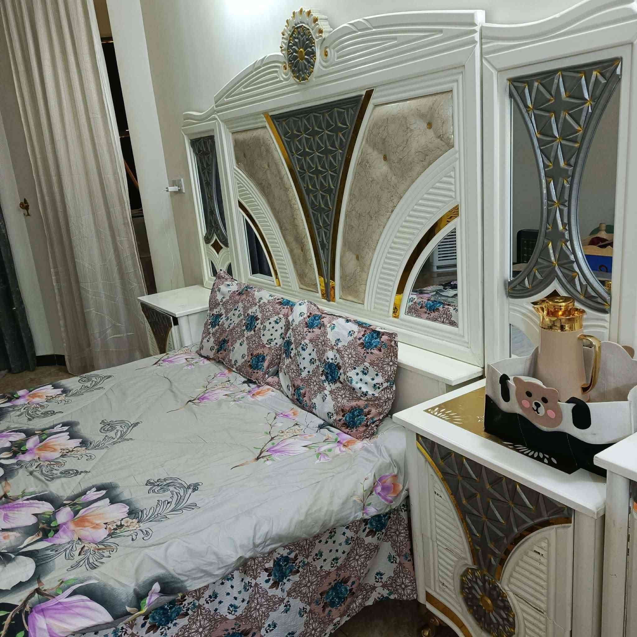 لغرفه جديده ولله صار كم شهر من اشتريته ومستعجله ع بيعتها
صاج عراقي  يعني خشب عراقي مو تركي وقويه واخت الجديده اشتريته ب3 ورايدته ب2 وبيه مجال للشراي.. 
ماريد اكسر بيه حيل ولله لان جديده


**إذا كنت صاحب هذا الإعلان وتريد حذفه لأي سبب، رجاءا أرسل رسالة إلى الدعم الفني**