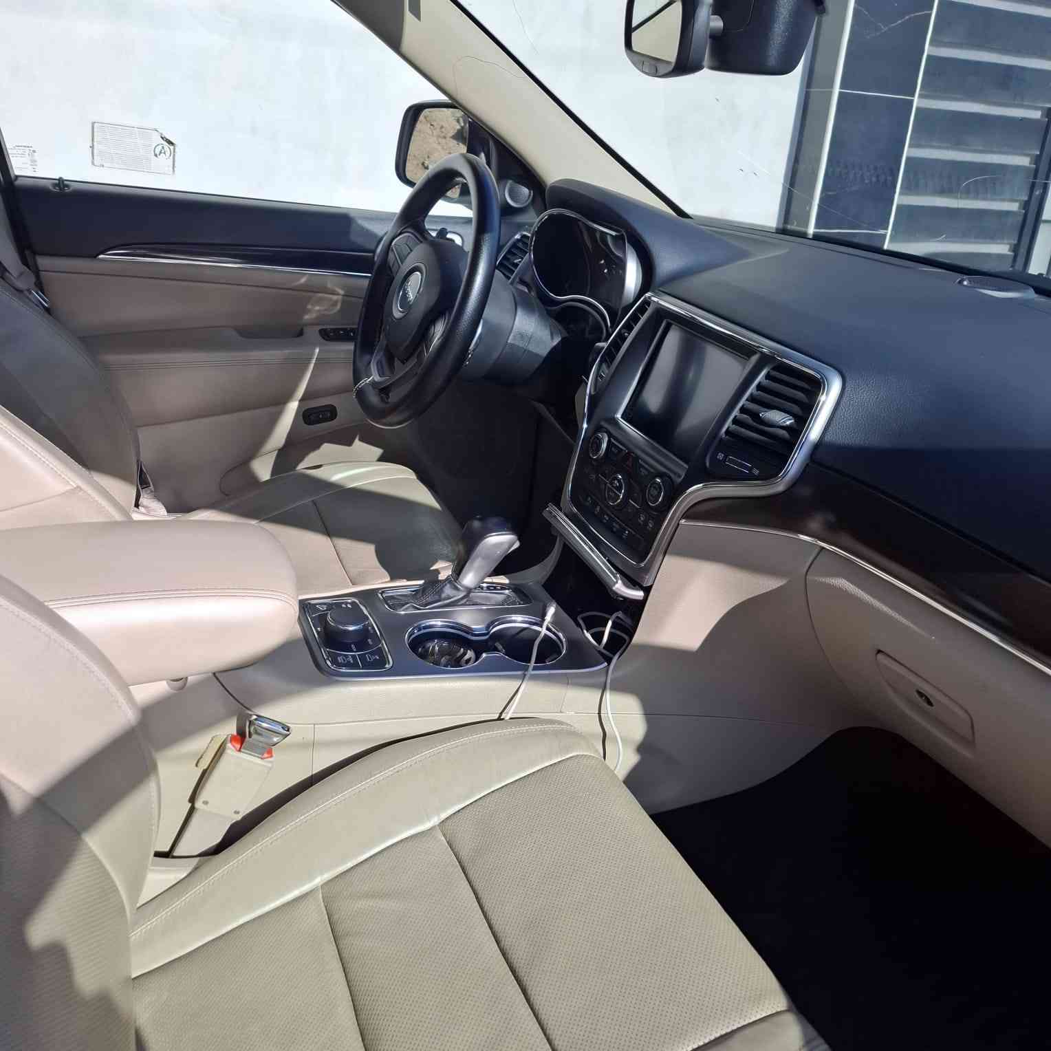 نوع السياره... چيب لاريدو لمتدد
موديل 18 خليجي
الضرر.. مكفوله من كلشي
الرقم.... بغداد
مواصفات... چكات+بنو راما +حساس امامي خلفي +دبل اكزوز +هوك امامي خلفي فول مواصفات للأخير 
الممشه.. 77الف حقيقي
سياره موضحه كما في الصوره
برغي مامفتوح وضع شركه متصرف عليها ربع سياره نصبتها تخبل للاستفسار ع الاتصال ***********
***********
السعر.... 295$قابل للتفاوض 💚
