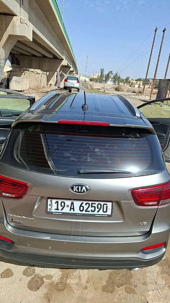 السلام عليكم سورنتو موديل 2019 وارد امريكي بااسمي مداور ثاني يوم رقم كربلاء  ماشيه 148 الف السياره نضيفه وحلوه صور الحادث مرفقه بالمنشور 
للاستفسار اكثر :***********
